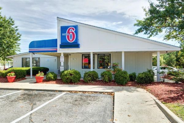 MOTEL 6 PINEHURST - ABERDEEN NC (Aberdeen)